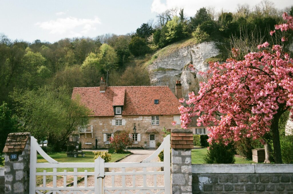 pexels-photo-7245200-7245200 Jolie petite maison en campagne